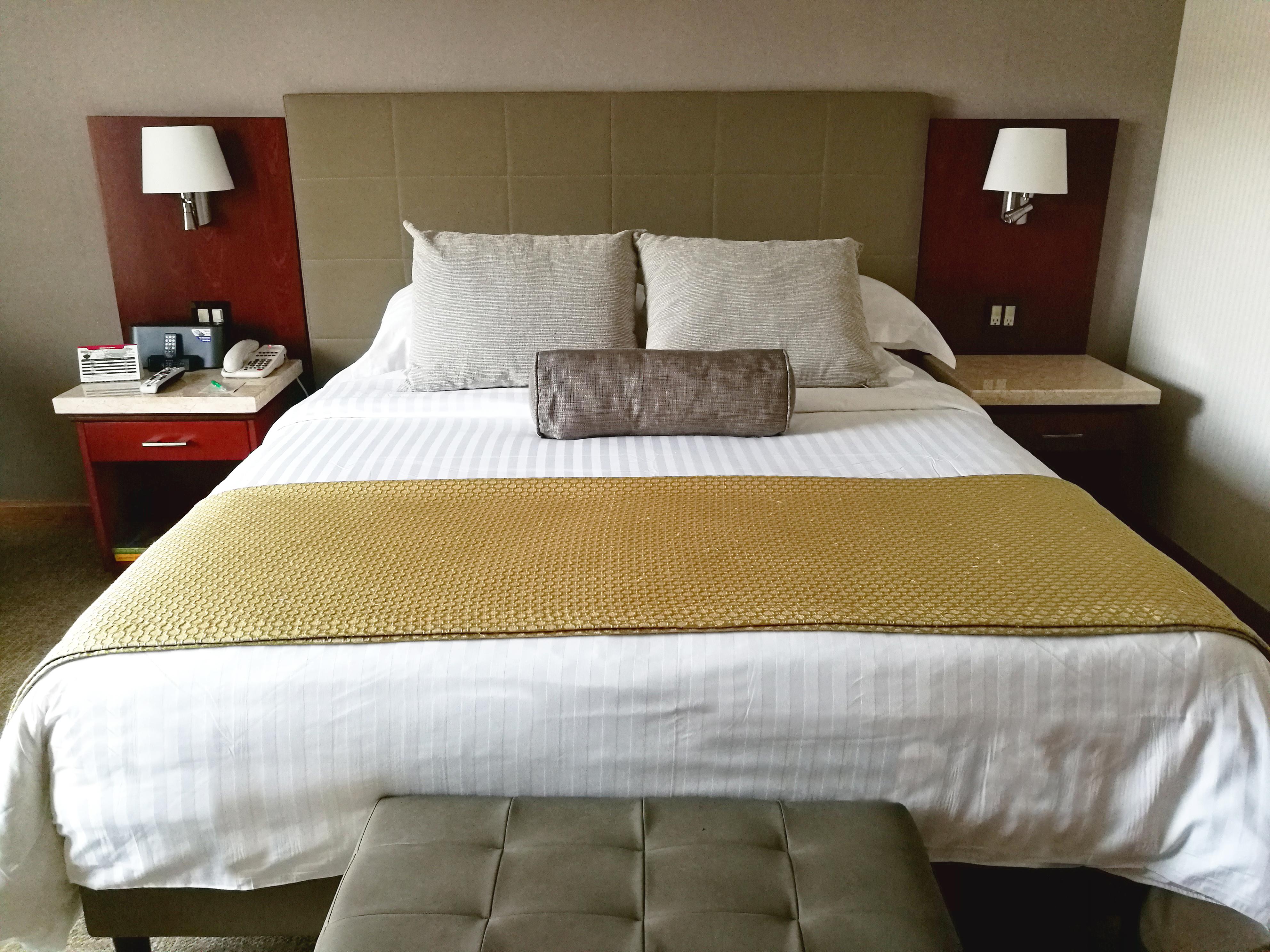 Bogota Plaza Hotel Ngoại thất bức ảnh A bed with a bed runner