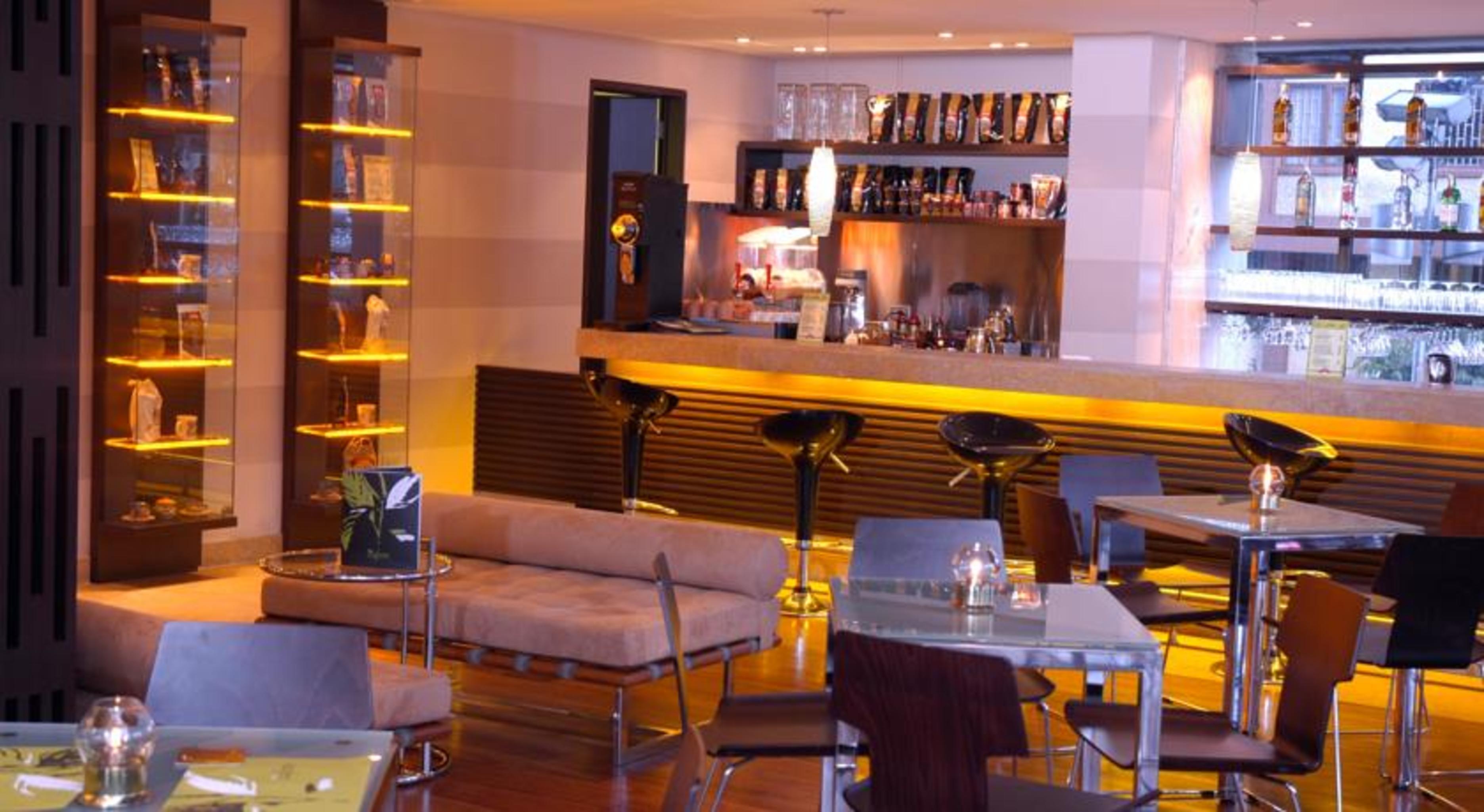 Bogota Plaza Hotel Ngoại thất bức ảnh The bar at the hotel