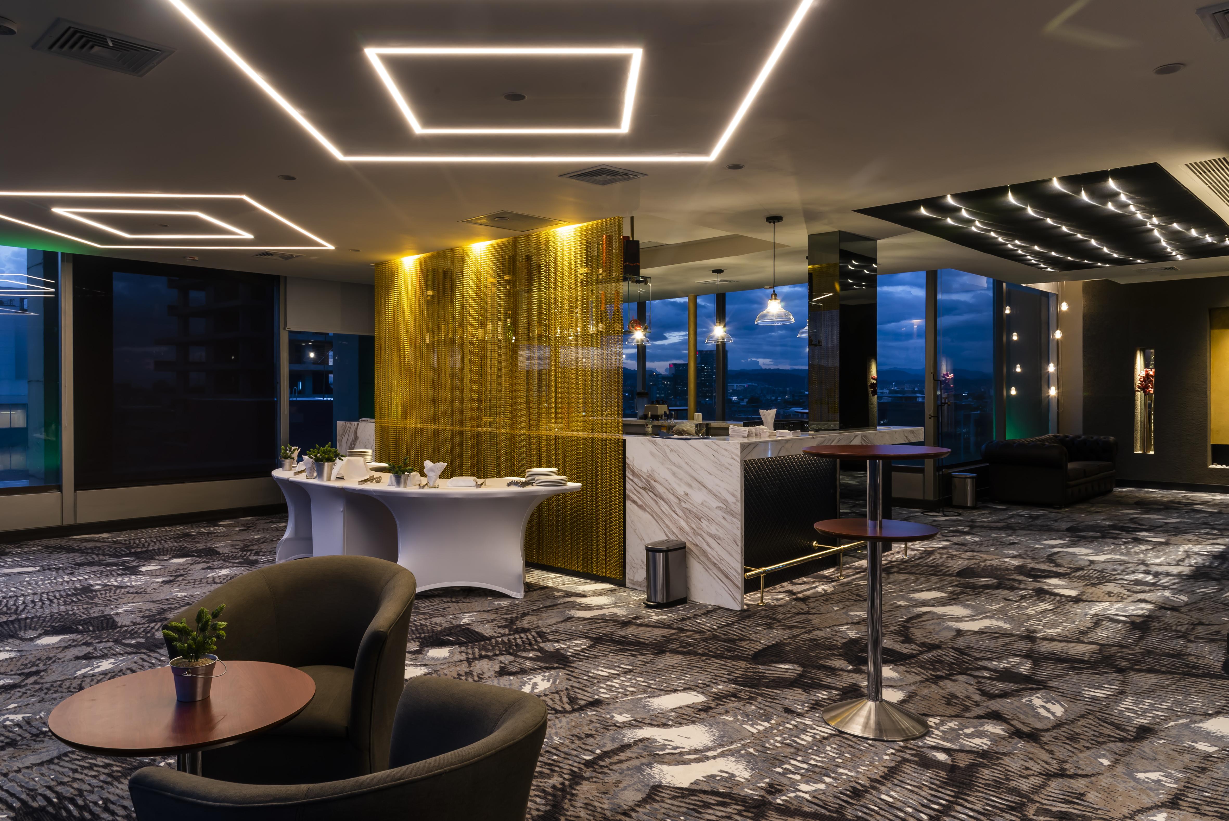 Bogota Plaza Hotel Ngoại thất bức ảnh The 360° Lounge at KLIA