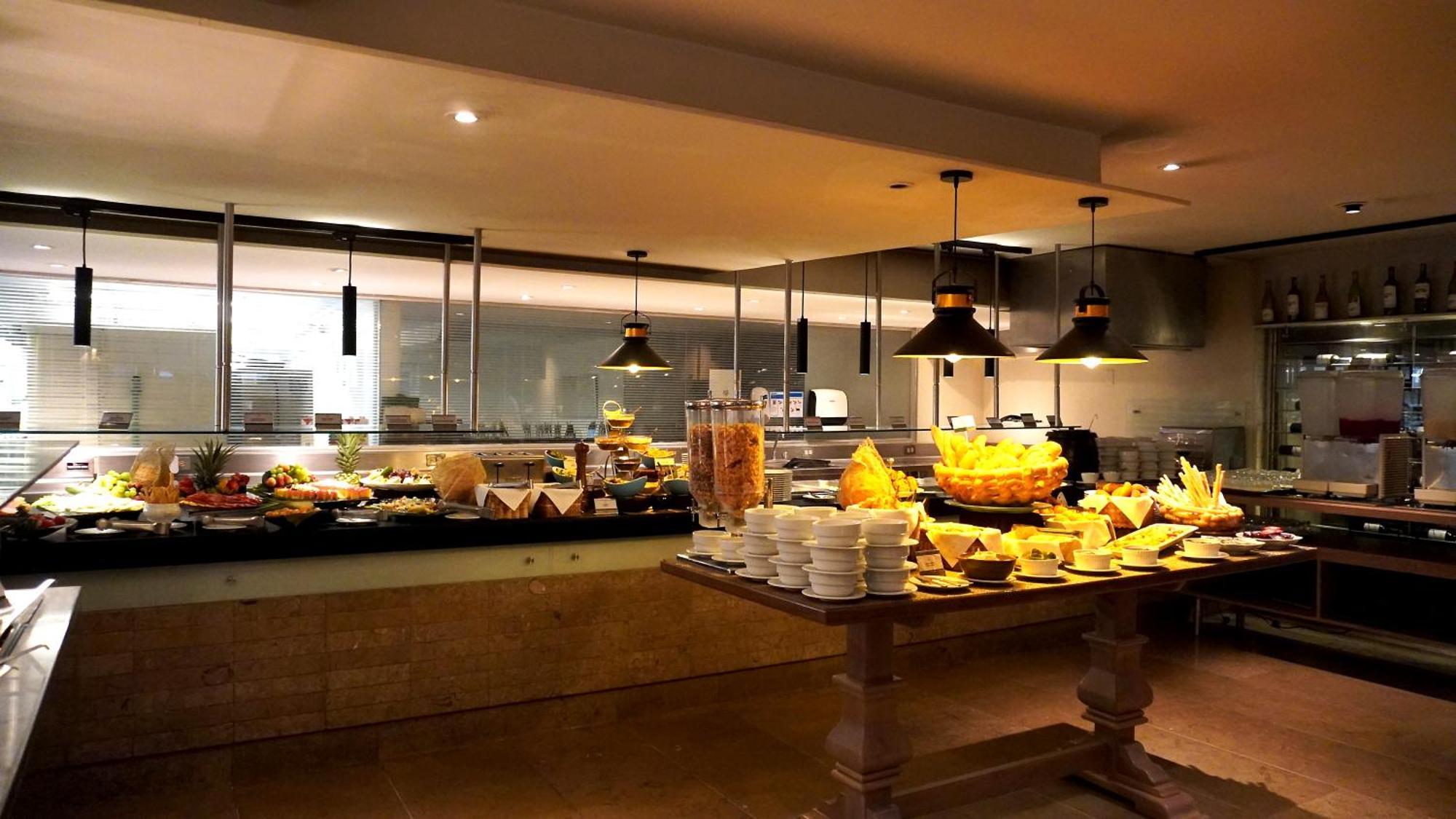 Bogota Plaza Hotel Ngoại thất bức ảnh The buffet at the restaurant