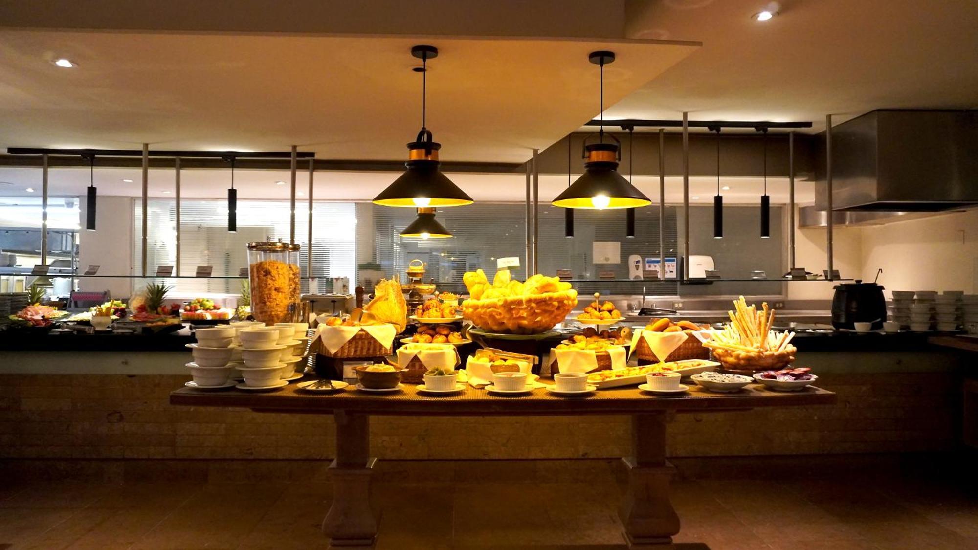Bogota Plaza Hotel Ngoại thất bức ảnh A cheese platter