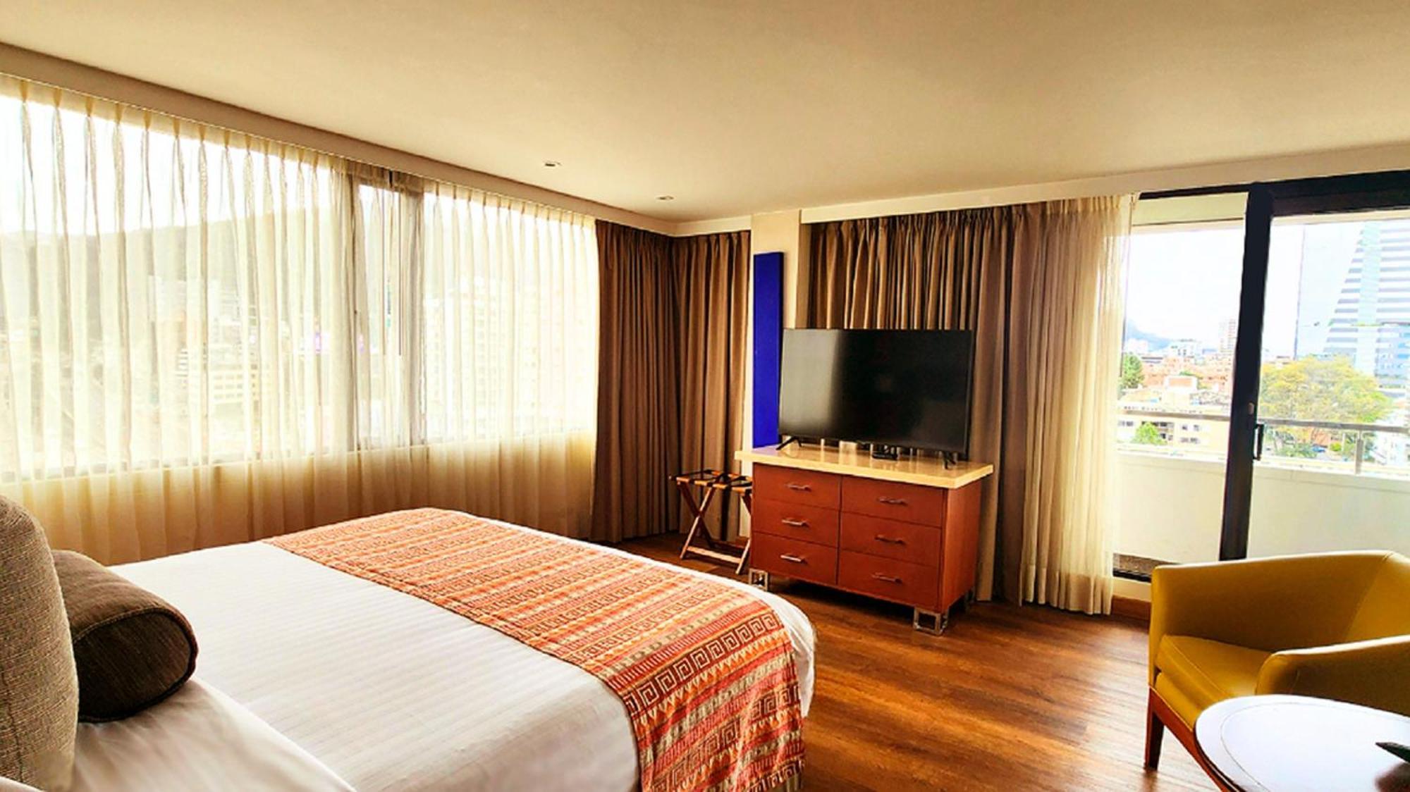 Bogota Plaza Hotel Ngoại thất bức ảnh A bedroom at the hotel