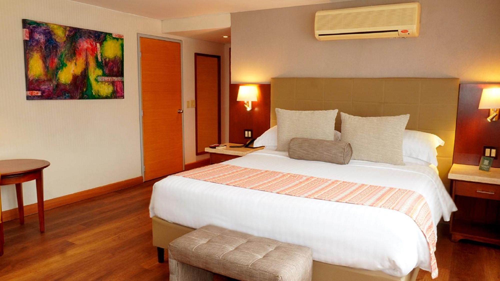 Bogota Plaza Hotel Ngoại thất bức ảnh A room at the hotel